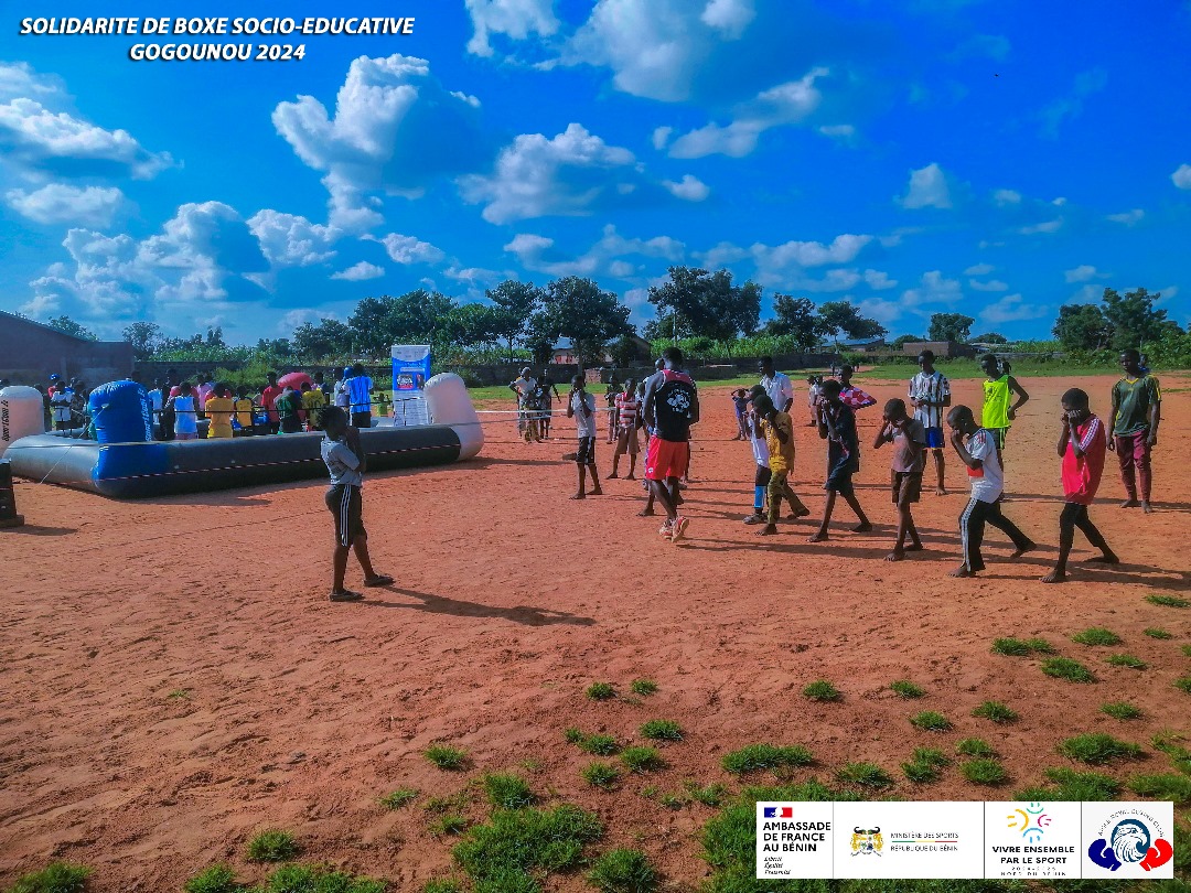 Activités interactives menées sur l'esplanade de la résidence des Maires à Nassabara